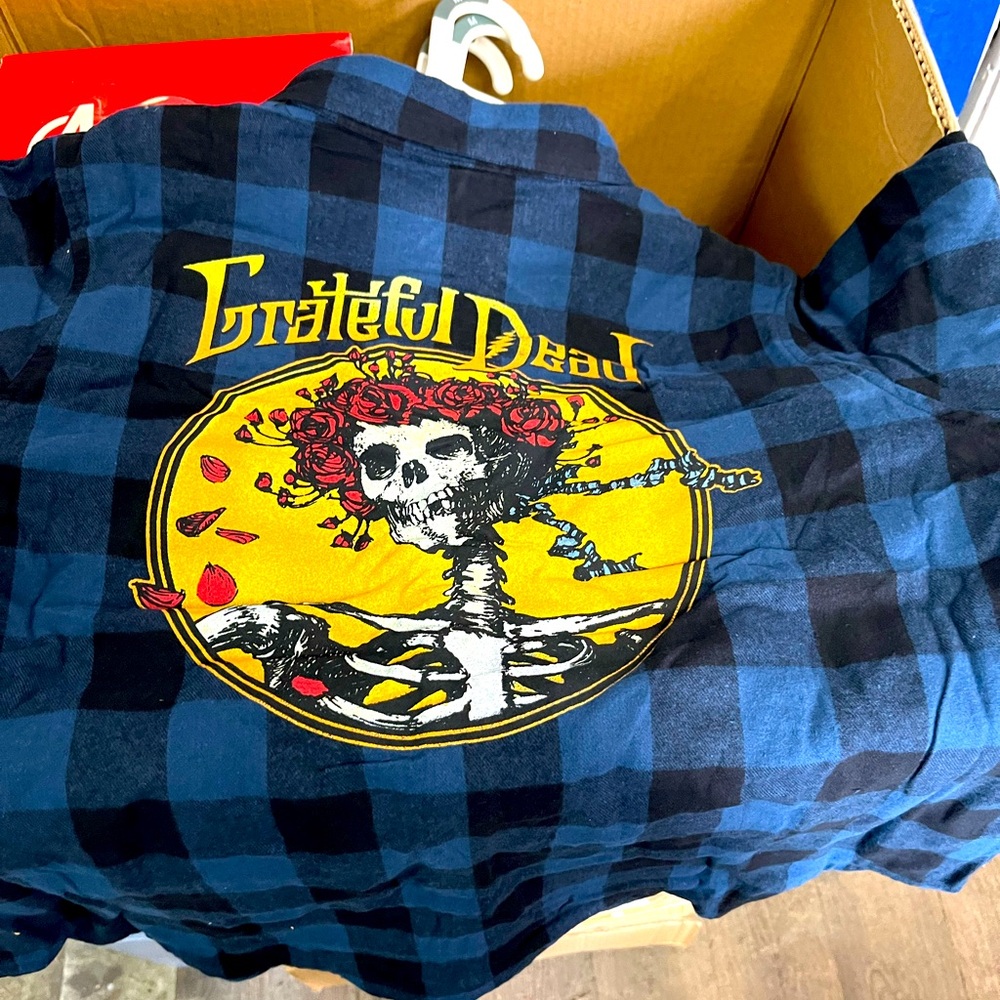 Women’s Grateful Dead fannel shirt